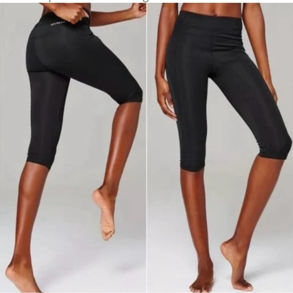 NWT Ivy Park Black High Rise
Sculpted Capri Leggings  Size: XS
